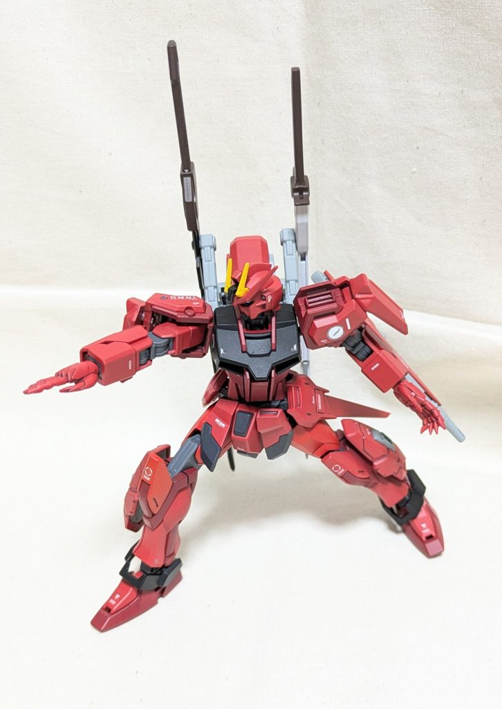 爪甲式アーマーシュナイダーストライクガンダムにおいて多大な戦果を挙げたアーマーシュナイダーのデータをベースに開発された近接武装。主に鉤爪や手刀としての運用を想定しており、格闘戦における戦闘能力が強化されている。