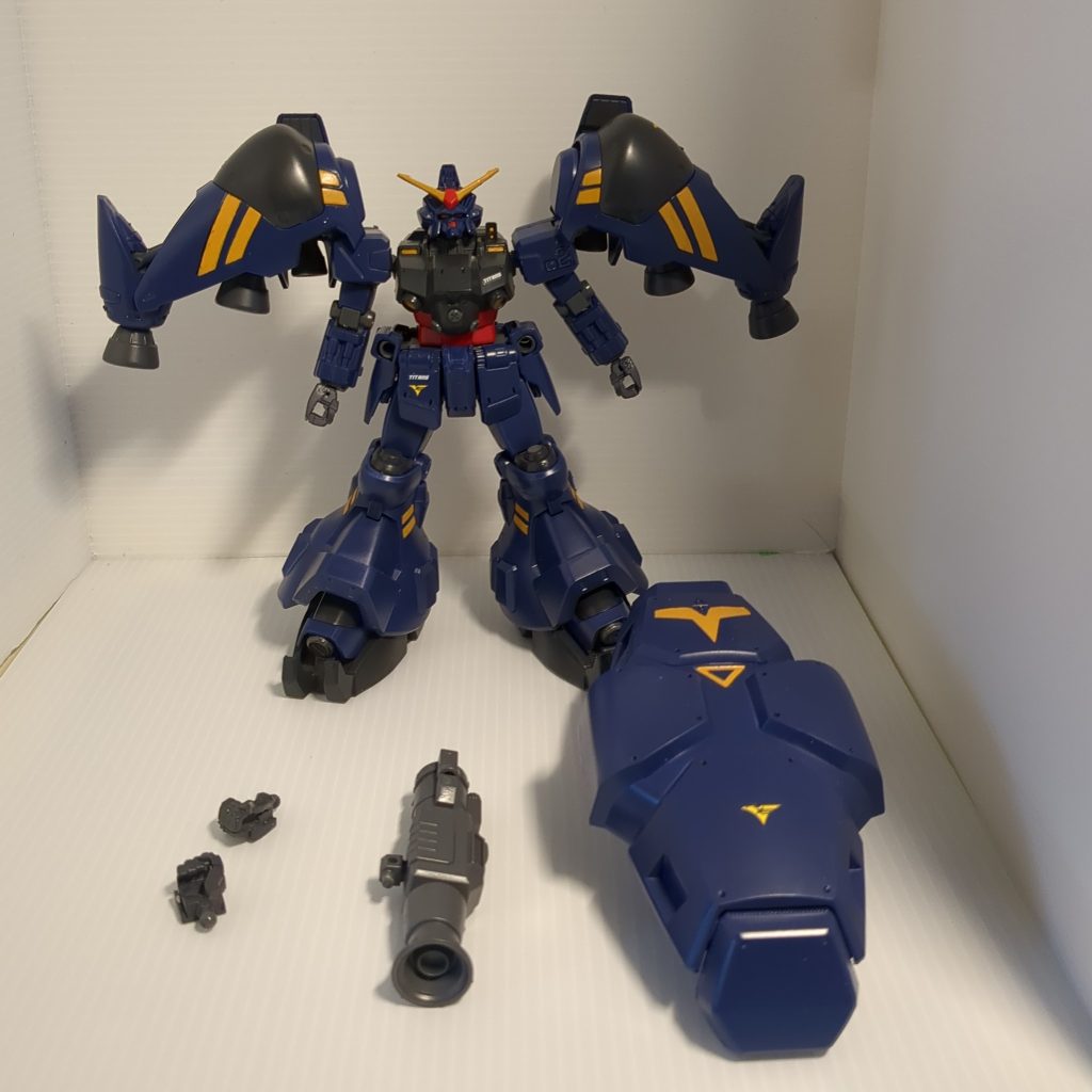 あまり載せる写真がありません。とにかくジャンク品のクリーニング・修理・塗装で疲れました。キットが古くて色々と手間取ったのに加えて、素体が非常に劣悪な状態でした。(写真撮っておけばよかった)汚れの除去や欠品部分のパテ埋めに全精神ポイントを奪われました。