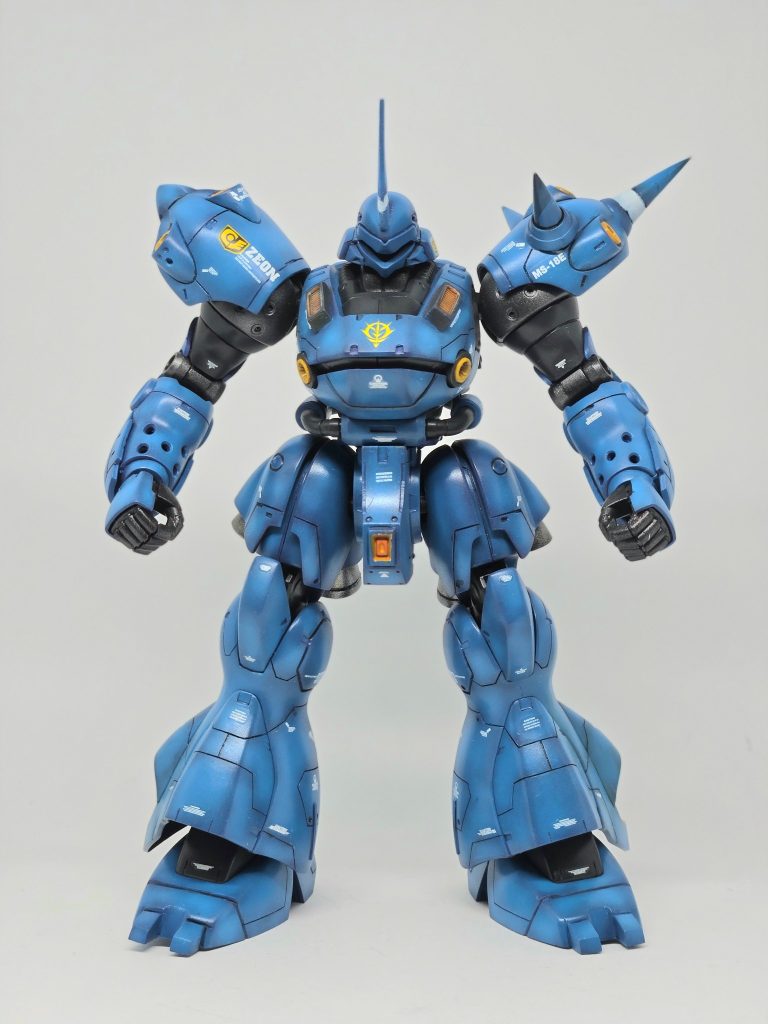 正面。武装なしでパシャリ。かなり前に白ケンプファーを作ったのですが、どうしても正規の青を作りたくなって作成。グラデの色彩を模索している時が幸せ✨ラリって塗装の変態になってきました🥶嘘
