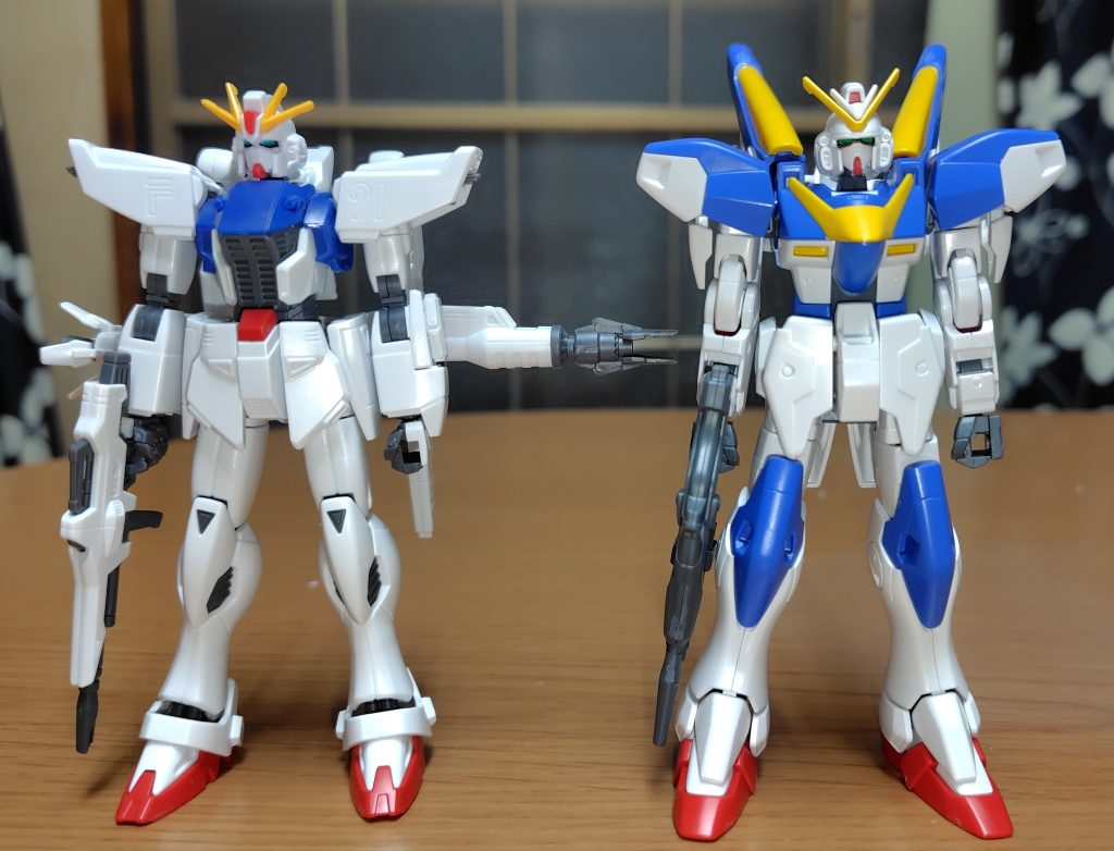 前時代の機体たるF91と並べて。2機の全長に差は見られません。
