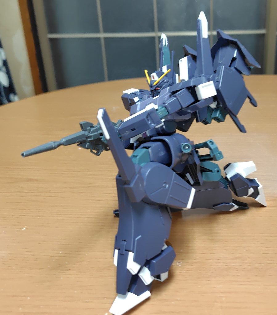 ビームマグナムを片膝立ちして射撃可能。