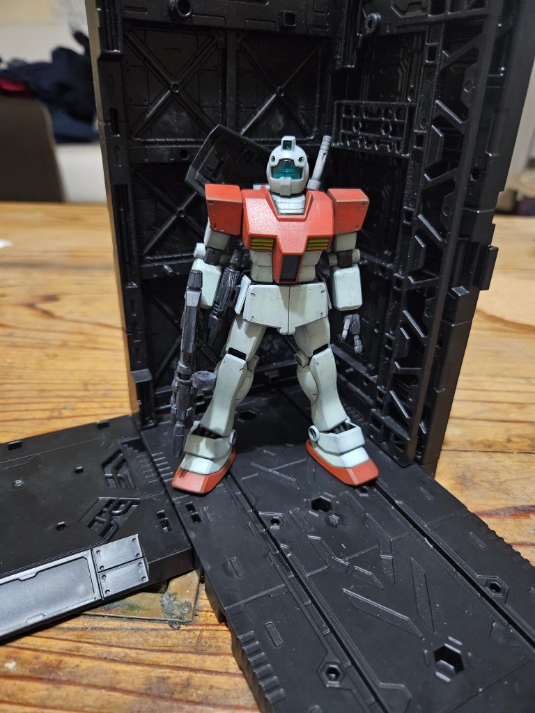 まずはスカート二分割の方のジム、ジェラルディン機ドリキャスの『コロニーの落ちた地で』のジムが確かスカート二分割仕様だった気がするこっちは控えめにウェザった
