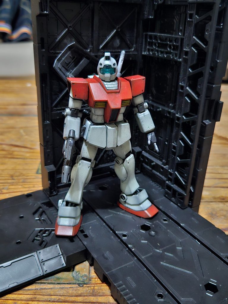こっちはトーマス機旧MGのジムのスカートが三分割で最近のオリジンジムも確かこんな仕様こっちはきつめにウェザって陰影つけた