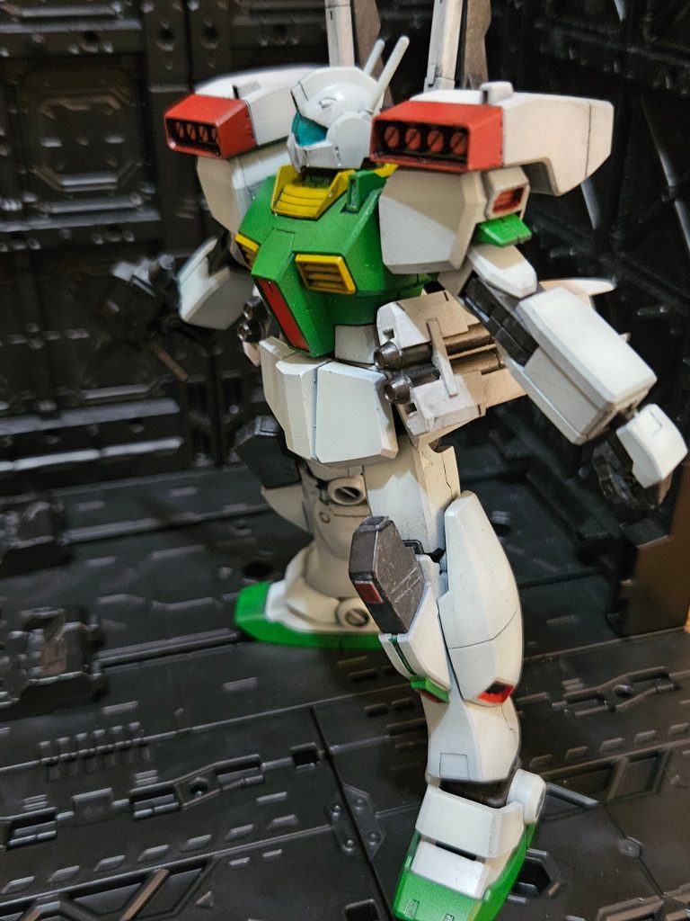 よくわからん腰部対艦大型ミサイル劇中でも描写がないんでどういう構造なんだろう…？
