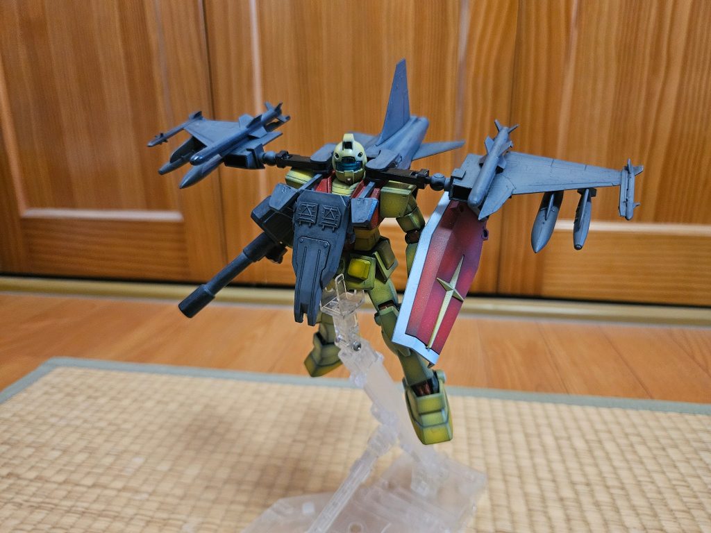 ブースター直結の翼はアームによって本体と繋がっていて、アームの角度や向きを強制的に偏向する事で航空機やMSでは不可能な機動を可能とするまたMS本体の装備によって後方やサイドとマウントポジションを変えられるので拡張性は高かった