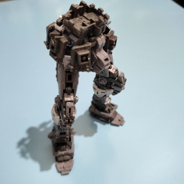 遂に手を付けたフレームから作る説明書で、先ずは足までこの時点で凄い緻密、正座もできるのは凄いね（4枚目）