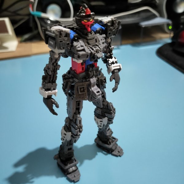 コアファイターとバックパックを作ってフレームが完成残念ながら、ランディングギアがちゃんとハマらず、ひっくり返すとポロっと落ちるので一苦労(gundam-kao9)、コアファイターで飾ることは無いと思うから、まぁ、いいですけどアンダーゲートだと、切り跡が残らないのは分かった、ただ、処理はやっぱり難しい(gundam-kao5)遂に、次は外装（3枚目）