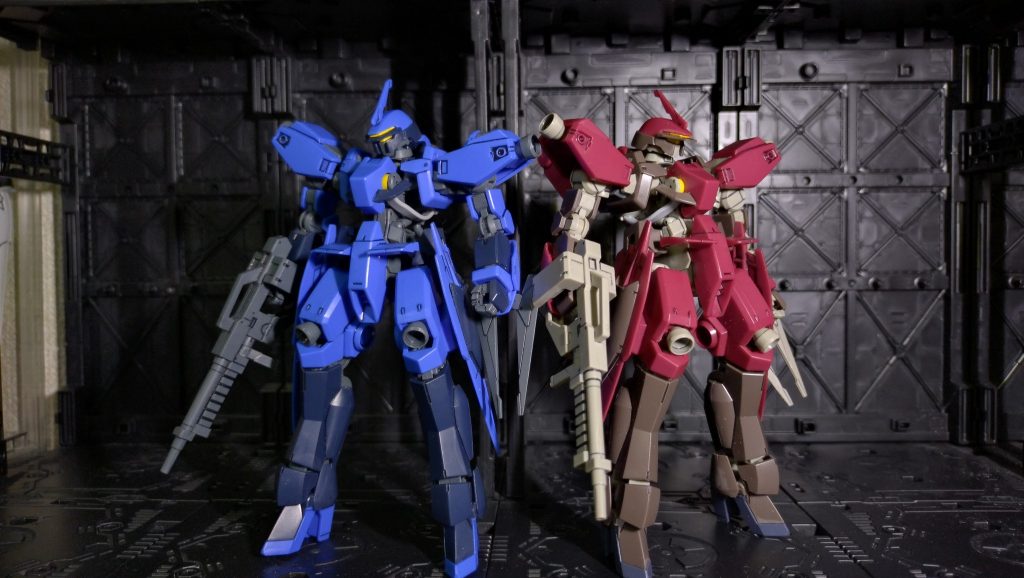 余剰パーツ込みのシュヴァルベカスタムとシュヴァルベグレイズのツーショット