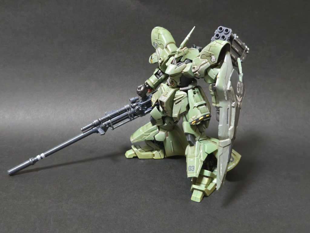 武装のキャノンは折り畳み式で展開可