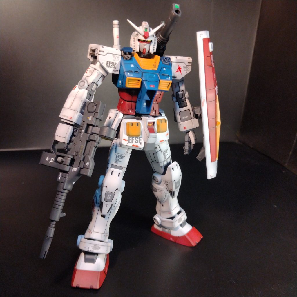 元よりモールドが普通のRX78のキットより入ってるオリジンシリーズなのですが！それでも自分だけのラインを引きたい！😄なので悩み悩みスジ彫り入れたんです！😄