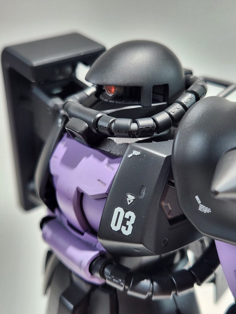 デカールは旧キットの1/144と1/60の箱絵を見て、自分で中間点かと思う感じで張りました。色んな事を試せて大満足です。あとはウェザリングをするかしないかを、まだ悩み考えています。それもまた楽しみの一つですよね