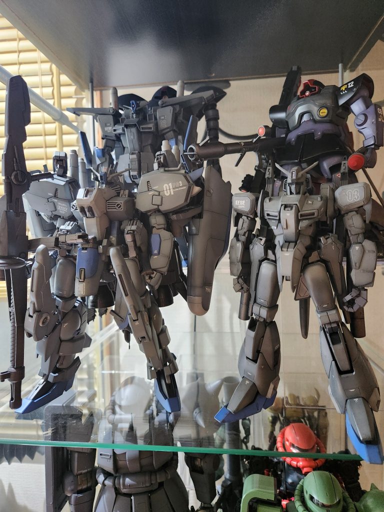 この機体で私の妄想センチネル隊制作は終わりました。苦手意識のあったガンダムタイプを、今年連続して作りましたが、非常に良い経験をさせてもらった気がします。もっと色々と触って表現幅を広げたいです。自室のケースへ妄想センチネル小隊を収めています。今年の後半の展示会に、三機揃って参加出来ると嬉しいです♪