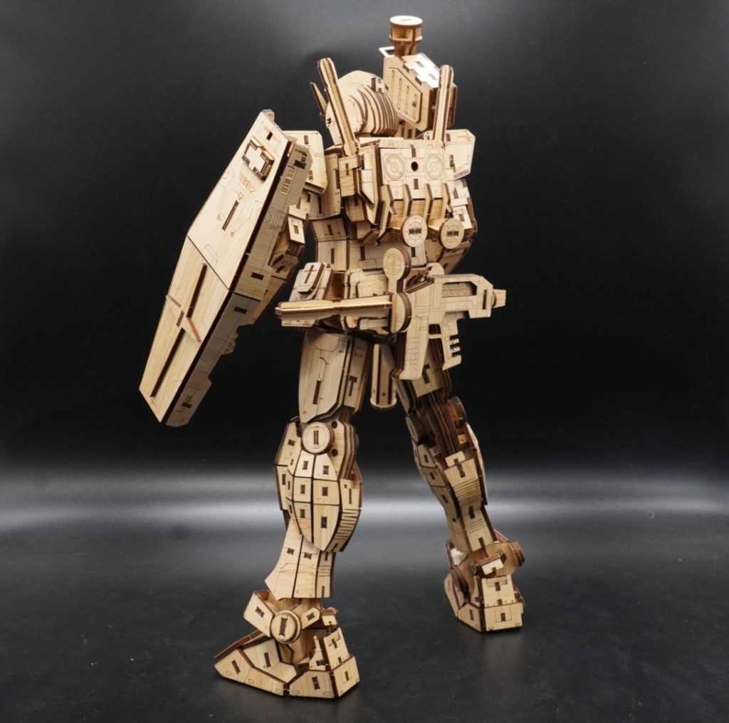 ポージングは固定なので、竹でできた、巨大な、ガンダムアーティファクトみたいな感じ。