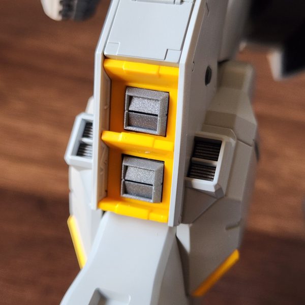 設定見ながら基本塗装までしていますが、この感じなら部分塗装とトップコートでも良かったのではと言う気持ちが、少しだけ頭をよぎって行きました。あと自分の好みで、パッと見でわからない様に手をかけています。（3枚目）