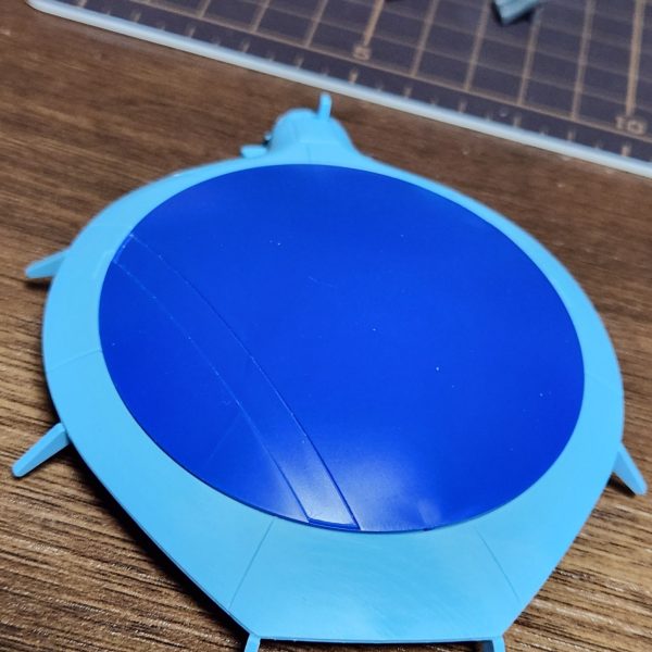 久しぶりにHGを作ろうと思い作り始めました。HGでも少し古いキットなので、少しだけディテールとシルエットに手を入れたいと思います。取り敢えず頭部の工作と右腕だけ進めました。のんびり作っていこうと思います。（3枚目）