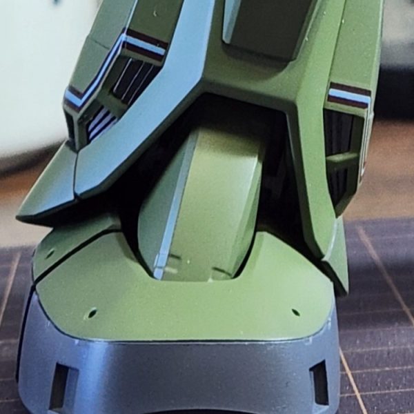 いつもの平行作業で久しぶりのザクです