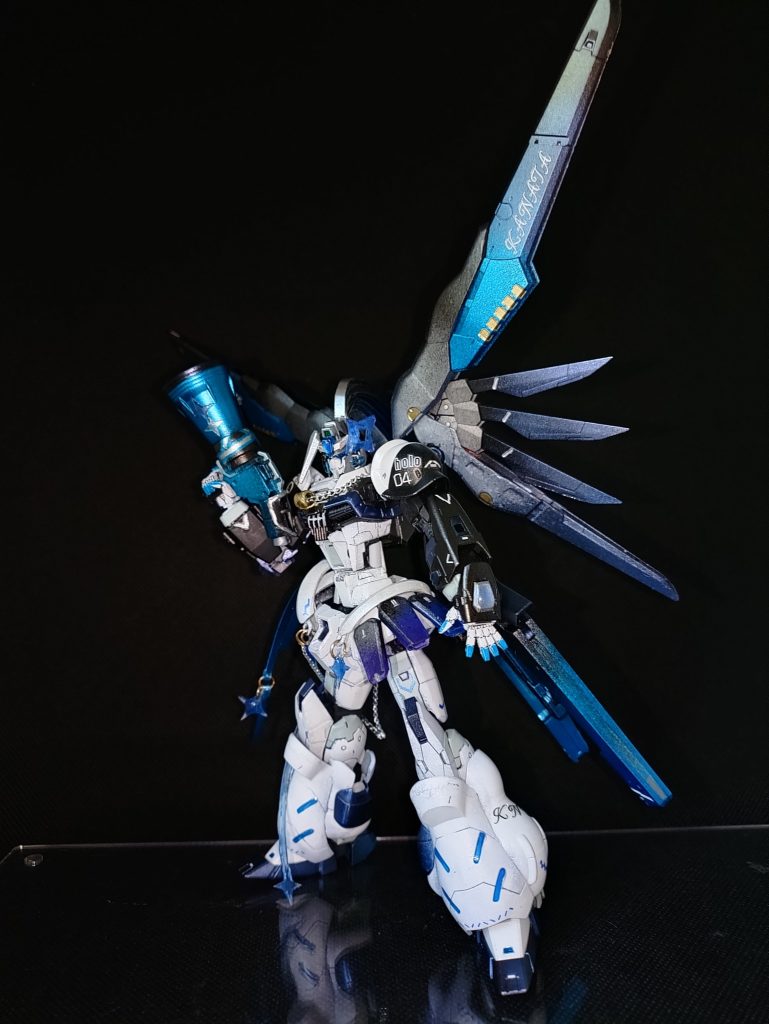 ハンドパーツも握り手以外欠品だったので思い切ってパルマフィオキーナをオミット。ビルダーズパーツの角ハンドにネオジム磁石を仕込み手甲を取り付けています。