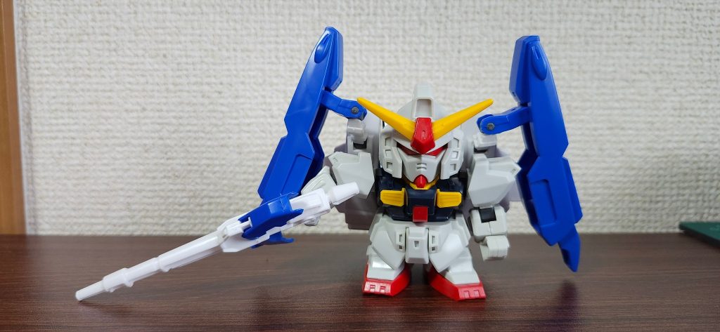 元のキット。近所のおもちゃやで発見して即購入、車で即開封したんですが、昔のSDってここまで寸胴だったっけ？！ってびっくり。