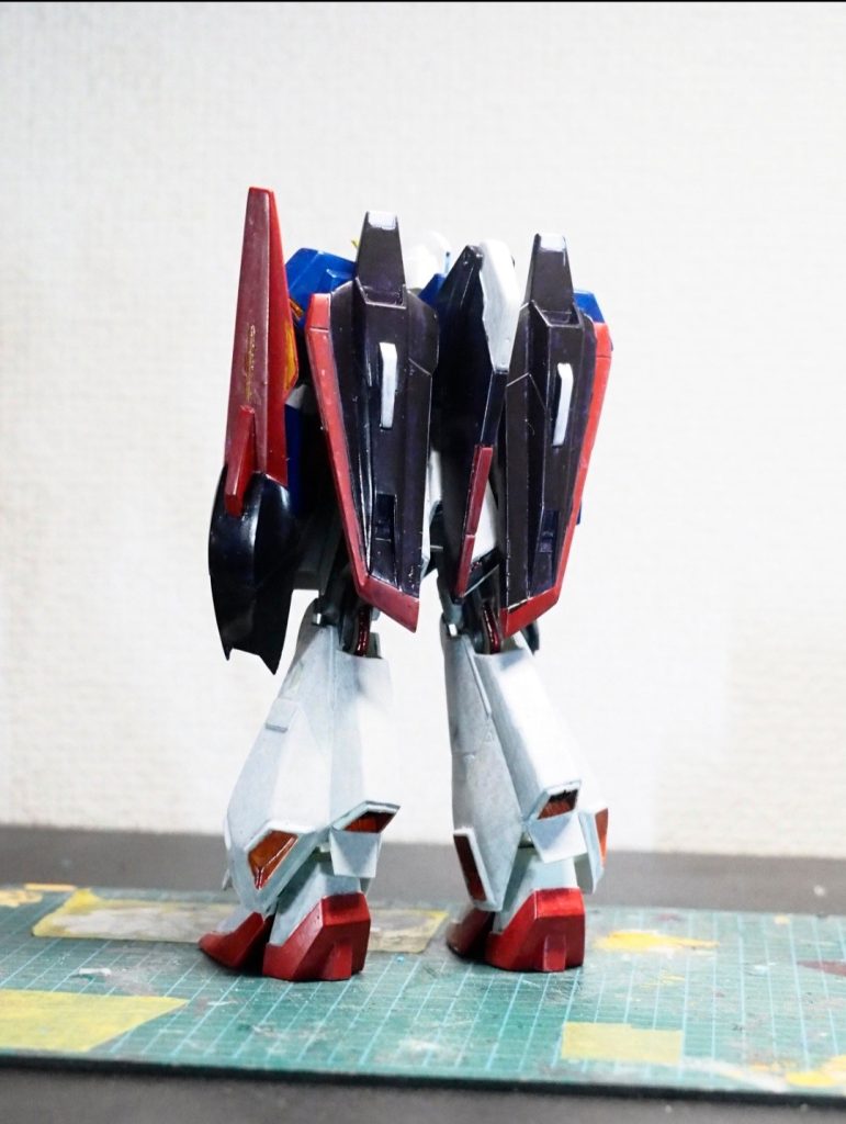 ・時間が経過し過ぎて...ガンプラなので当然劣化もするわけで、塗ってる最中に割れてきたり、組んだ後に腕の軸が折れたり、、、まぁ災難続きでしたよ...笑