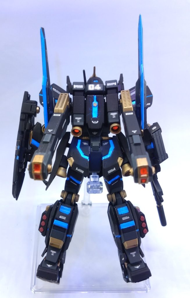 バックショット。もっさりしていたバックパックを縦に3分割しました。プロペラントタンク等それぞれランナーで繋ぎ可動します。