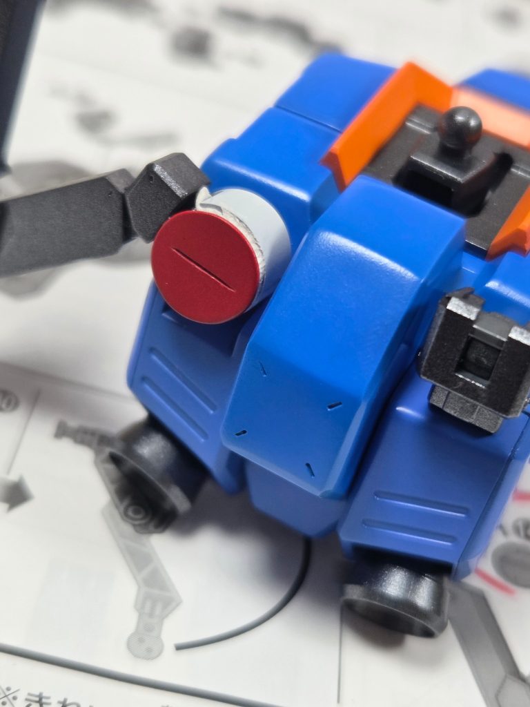 バックパックの赤い丸いパーツも紛失しちゃったんで自作パーツでごまかしましたが、パーツ請求間に合ったので差し替えてます