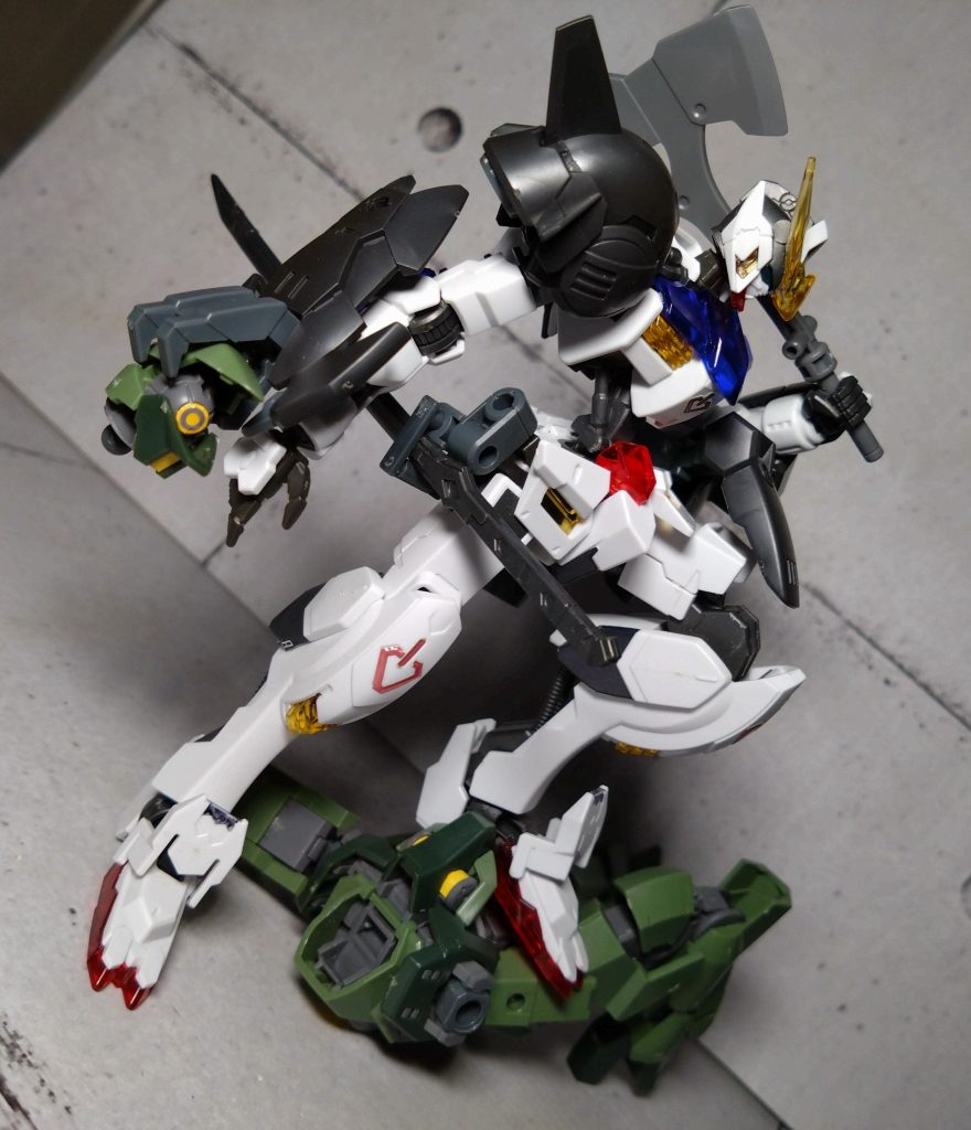 ガントレットで首を引きちぎられ、アックスを奪われ、踏みつけられるグレイズグレイズを虐めまくるバルバトスに一番興奮するのは僕だけですか？？ｗ