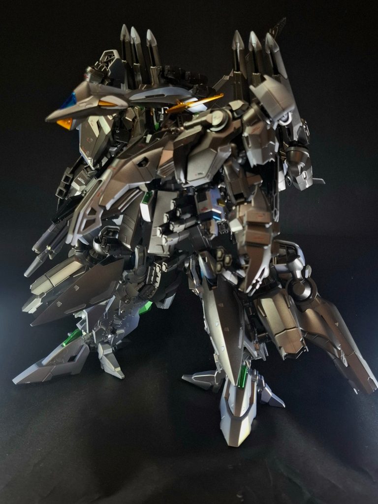 ペーネロペーがΞガンダムとの初戦で損傷したため、修理中の代替機としてレーンが搭乗し、アデレードへの侵攻するマフティーの一団をオーストラリアにて迎え撃つ。機体名の由来は恐らくギリシャ神話に登場するスパルタのイーカリオスとリュガイオスの娘ポリュスカテーの息子から。本機の完成形であるペーネロペーの由来となった英雄オデュッセウスの妻ペネロペとは兄弟であり、すなわちオデュッセウスとは義兄弟にあたる。