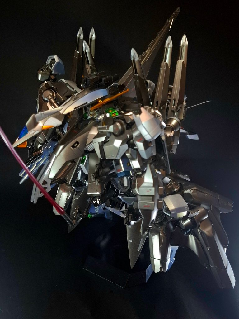 HG アリュゼウス/量産型ν[NEU]ガンダム–2枚目/制作者：鈴木　克海