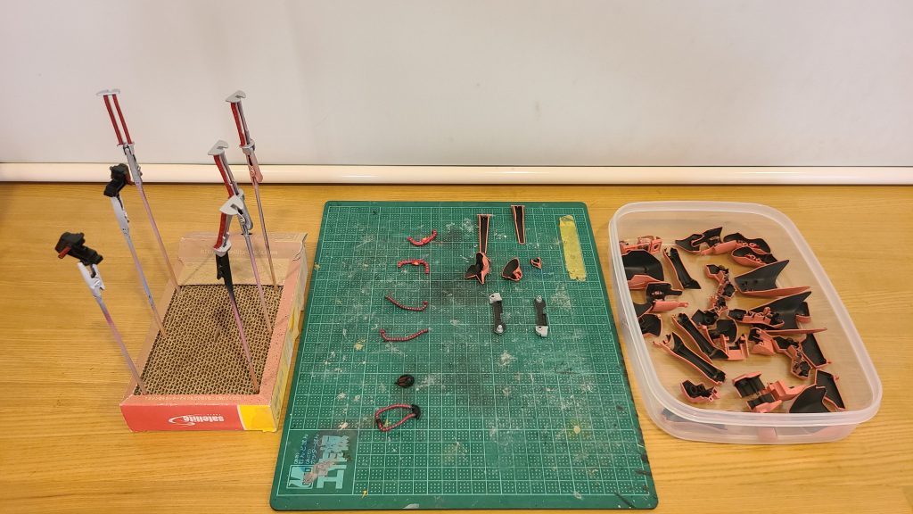 作品名：<p>缶スプレー塗装が終わり、筆塗り回になりました。 組み付け後に見える装甲裏は、ダークグレーで塗ってます。 缶スプレー卒業企画ですが、例のウォッシュフリーの道具と塗装ブースを注文しました！ (;´д｀)ハンディコンプレッサー [&hellip;]</p>
