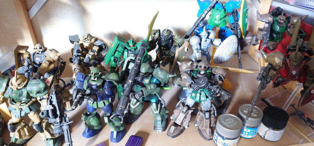 作品名：ジオン軍大集合！<p>　全てGフレーム・GフレームFA　ジオン水泳部も欲しいですね 　交流会、メンバーがあらかた固まりましたので、会場下見などしてきます　塗料瓶は使用済みで廃棄予定です</p>
