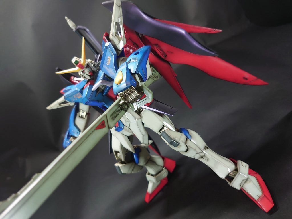 MG ディスティニーガンダム–3枚目/制作者：岩岸 杞京