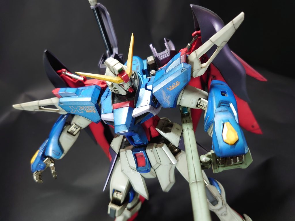 MG ディスティニーガンダム–4枚目/制作者：岩岸 杞京