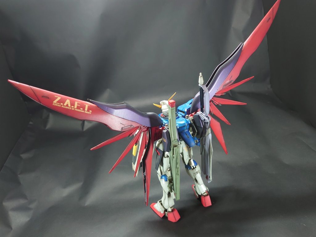 MG ディスティニーガンダム–3枚目/制作者：岩岸 杞京