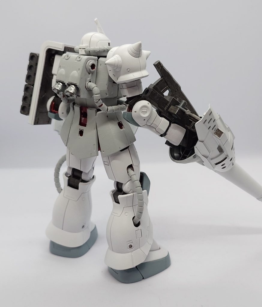 後ろですシャアザクだった名残が少しあります