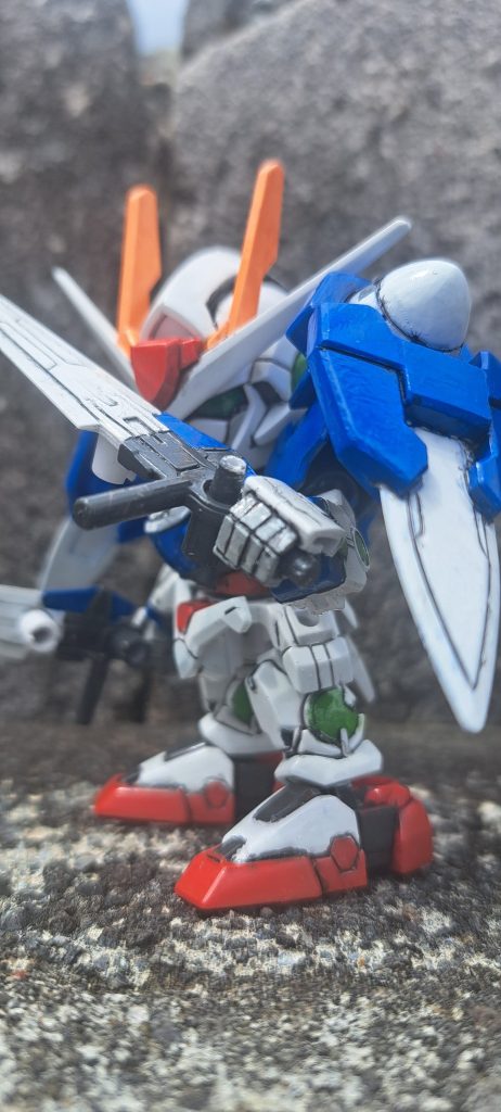 武器越しにコチラを睨む。近づくとぶつよと言っております。