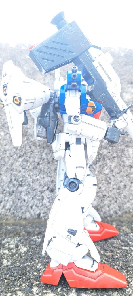 武器はバズーカ持たせました。スリッパ大きくて安定バッチリ。
