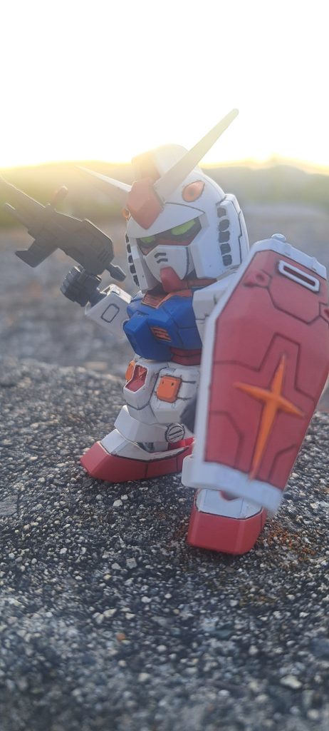 SDでもなかなかモールドもあってディテール最高！！SDは何体か作ってきたのにRX-78-2をお店で見たのは初めてでしたので迷うことなくレジへGO。オッサン、ニヤニヤしながら精算です。