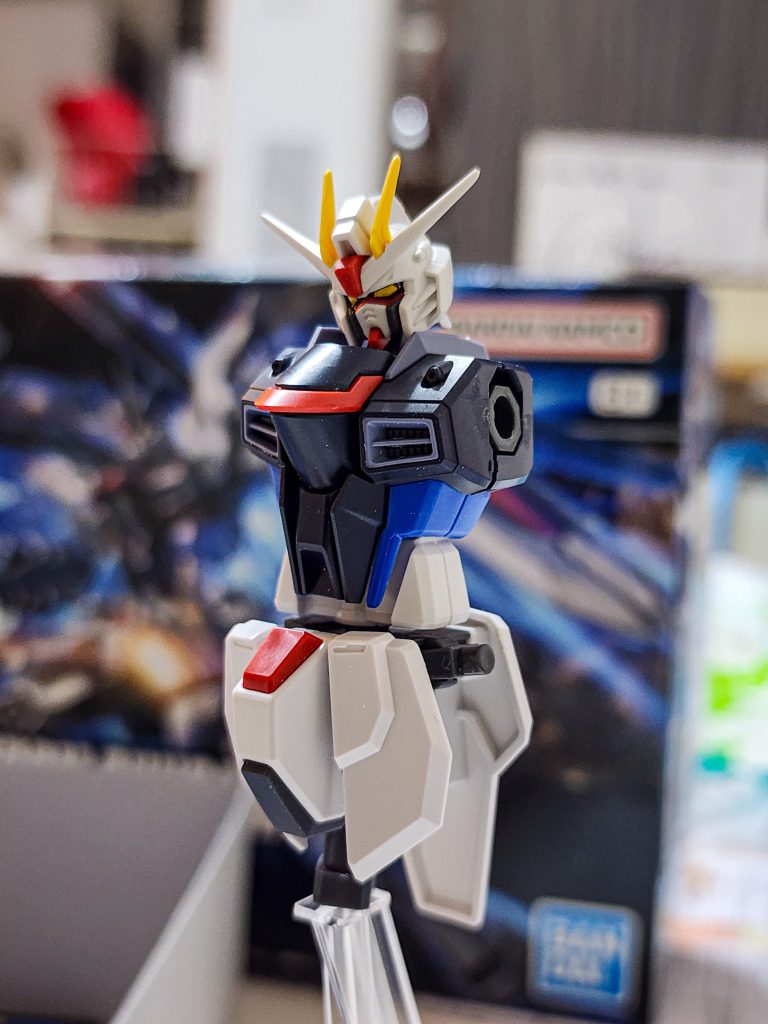 作品名：HGフリーダム　製作中<p>頭部小整形 アンテナシャープ化 ←→パチ組との比較</p>
