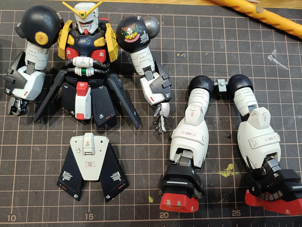 作品名：旧キット1/144　ボルトガンダム<p>完成間近！！</p>
