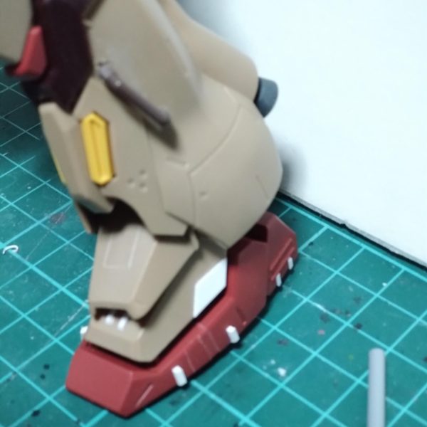 少しずつですがスジボリ、プラ板貼り、リベットでディティール追加してます。早く塗装したいですが、まだまだ追加していくつもりです。（3枚目）