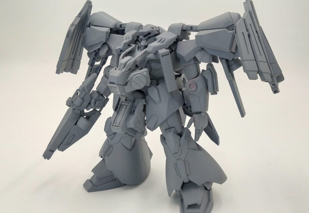 さらにミッシングリンク要素も入れてブッホも関わってるという設定で旧キットのベルガギロスのシェルフ・ノズルを分割カットし稼働するように、更にビームライフルはクェス・ドーガのガトリングのドラムマガジンと砲身を加工したなぜこれを採用したかというとハーラー→ツインテール→クェス→ヤクトドーガ→ガトリングという伝達でこの形にきまりましたW