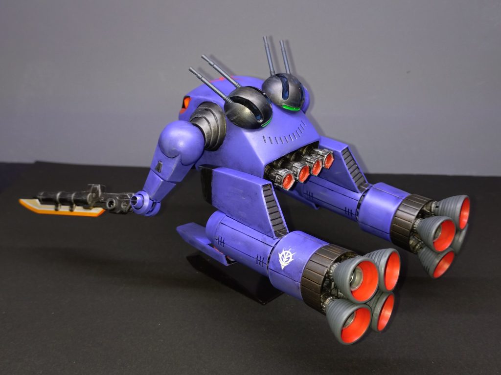ザクレロは本編でもガンダム本体に傷を明確に付けた数少ない機体でした。グフ(爪先、胴体、コックピット)、グラブロ(足)、ザクレロ(腕の関節)、ジオング(全身)だけだったと記憶してます。見返した訳ではないので、武器とシールドを除いたガンダム本体が破損した例が他にも有りましたら教えて頂けると助かります。コメントさんからハモン率いるラル隊残存兵のザクがガンダムの脇腹にヒートホークを入れた描写があったとの事で思い返せば確かに有りました。あとハモンのマゼラトップがガンダムのバックパックにダメージを、負わせた事も思い出しました。…ラル隊って無茶苦茶強かったんだなぁと…