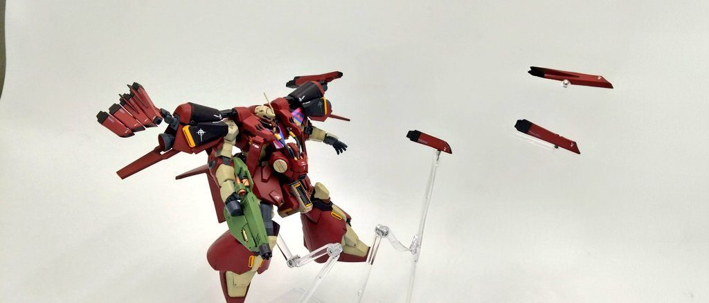 ブッホ社のシェルフ・ノズルは更に分解し射出することも可能であり攻撃に転用することも可能。しかもこのノズル安価で生産しやすくPMC・や反連邦組織には高評でありブッホの今後ＭＳ技術の大きく貢献するのである・・・