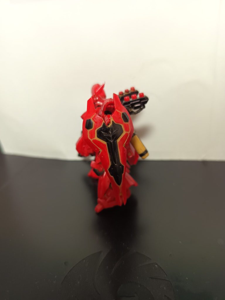 シールド塗ってたらどことなくシナンジュのシールドに見えてきました。モールドの形がそれ寄りなんだと思います。