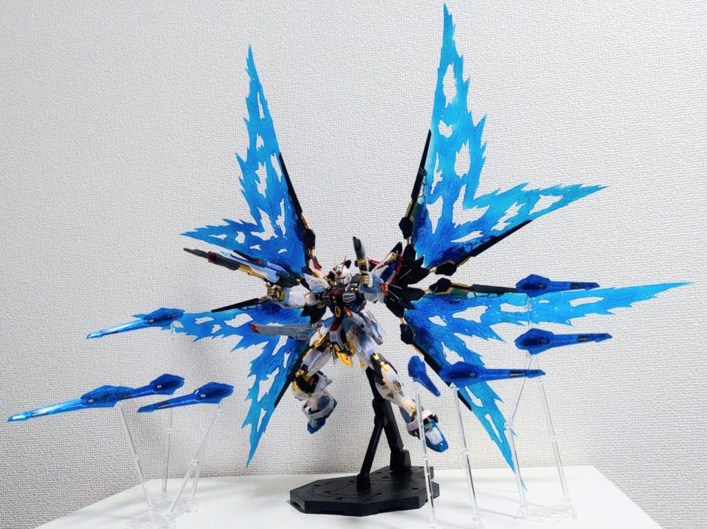 光の翼はプラ板にて自作、もう少し細くするべきだったしかしデカすぎんだろ