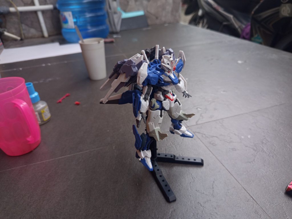 To compensate for the increased weight and equipment load, I added multiple extra thrusters across the body, including on the back thighs, knees, lower legs, and backpack unit. These additional boosters significantly improve acceleration, maneuverability, and mobility in outer space combat, allowing the machine to maintain high agility despite its heavier armored configuration.