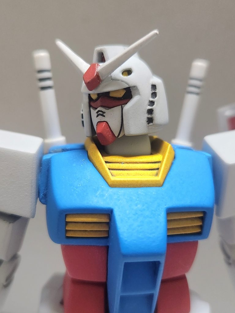 メカコレリバイバルの顔は正面からみるとかっこいいのですが、横からみると目の部分が平たく落ち窪んでいるように見えるので
