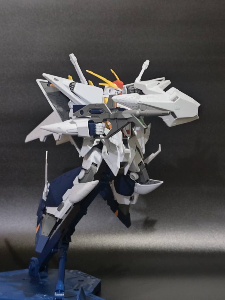 ビームライフル。だいぶ大きいですが、クスィーガンダム自体が大きいので、こんなのでもジャストサイズに見えます。