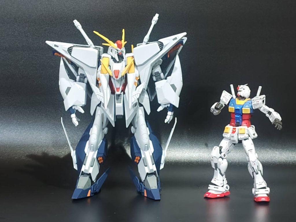 RGガンダムと比較。これで同じ1/144なのだから、HGなのにMG並みの作り込みになってしまうのも仕方ない。