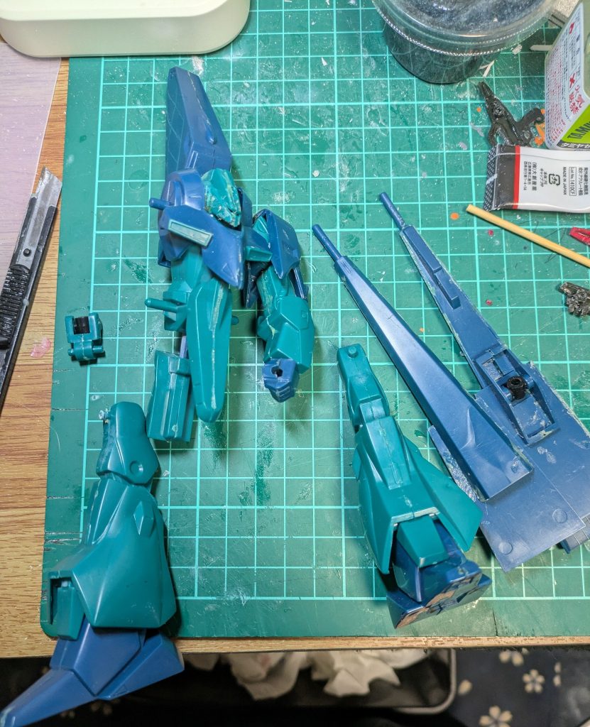 塗装前の写真を撮り忘れてました(´；ω；｀)購入した際シールドバインダーの一部が欠損していたのでプラ板で作成